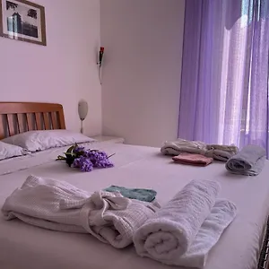 Peaceful Family Apartment, Near Metro Apartment Rome